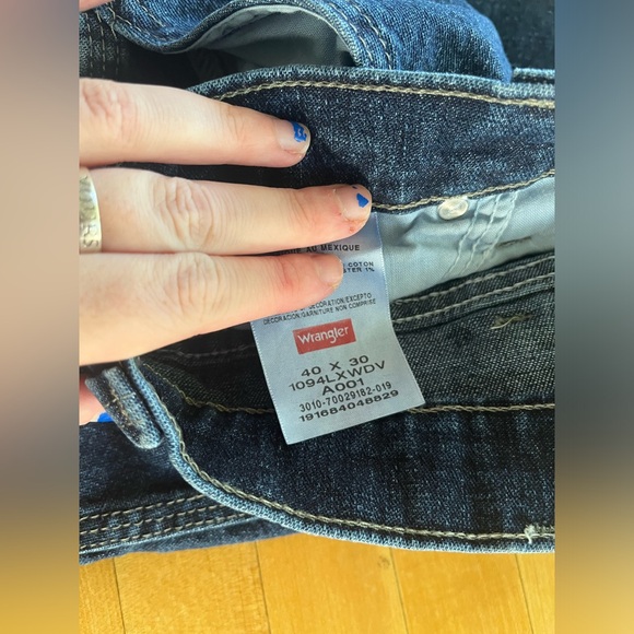 2/$5 pair of wrangler jeans 40x30 - Picture 6 of 11